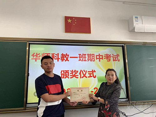 银铃逐梦亦灿灿：老年大学学员的风采与活力