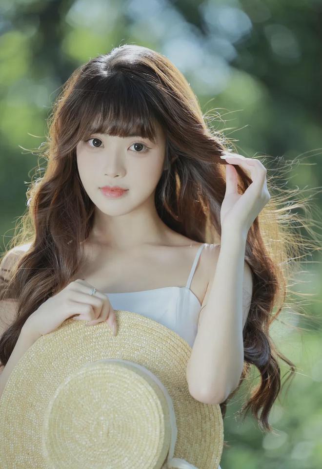 女班长自愿扒开腿让我